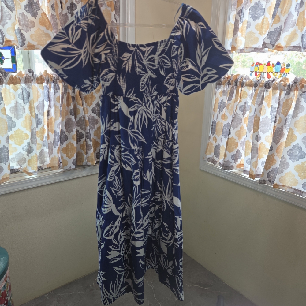NWT Chic Blue and White Leaf Pattern Hawaiian Style Maxi Dress. Size S. KKCP - Picture 3 of 14